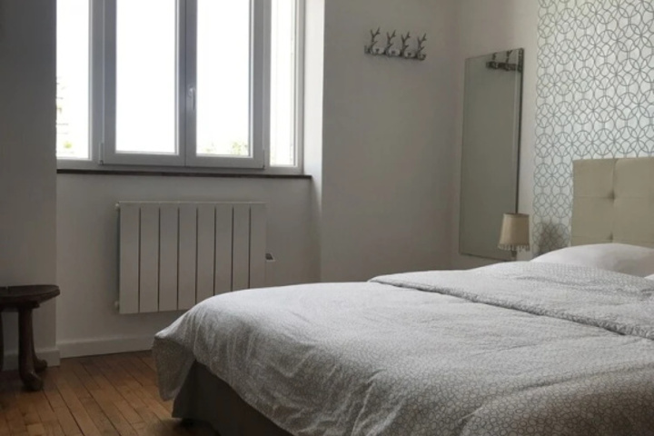 Room 4 of 12