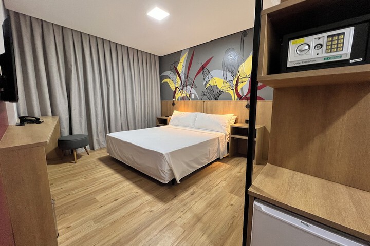Room 13 of 30