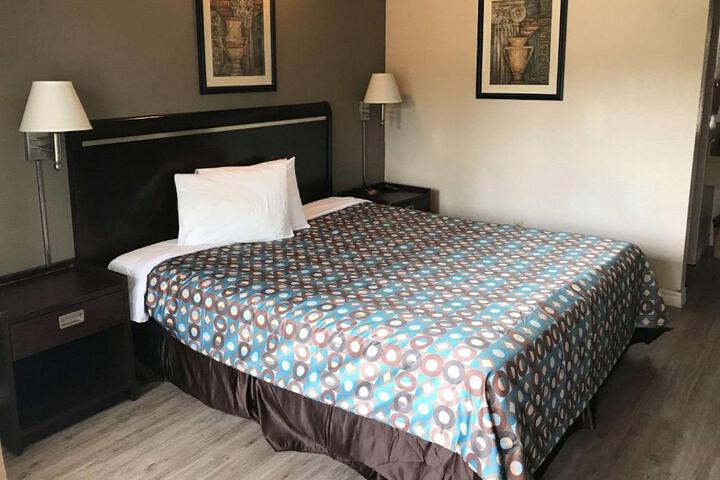 1 King Bed (1 of 8)