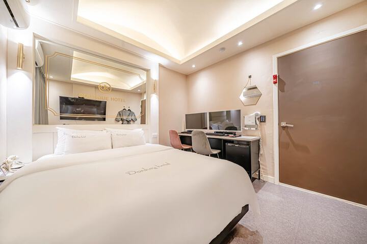 Room 14 of 38