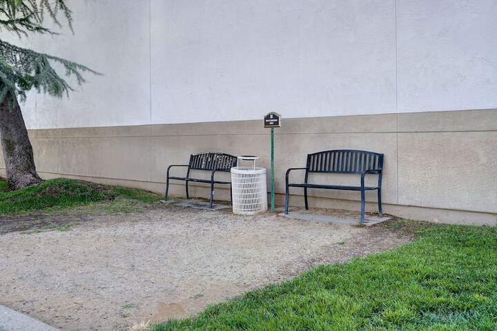 Hotel Exterior 30 of 32