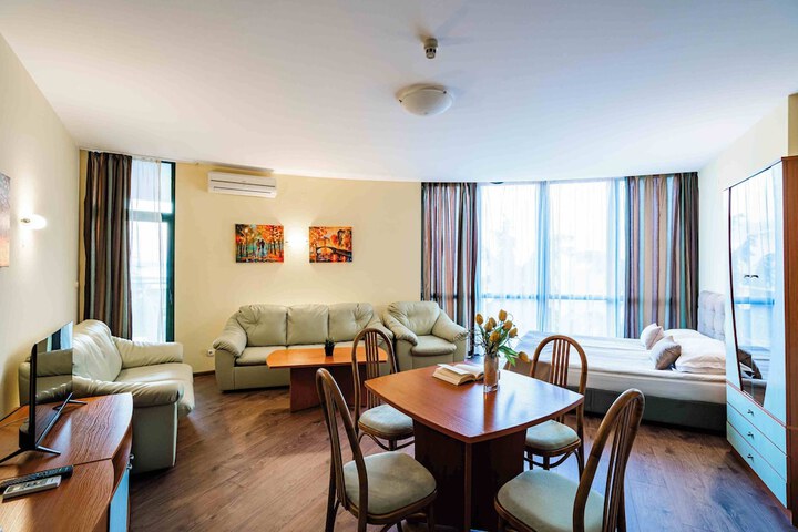 Room 40 of 145