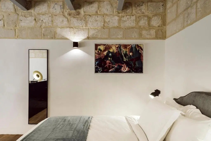 Room 5 of 18
