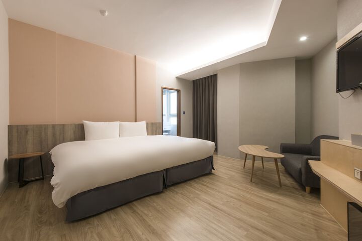 Room 16 of 38