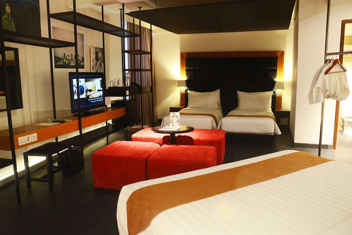Room 15 of 94