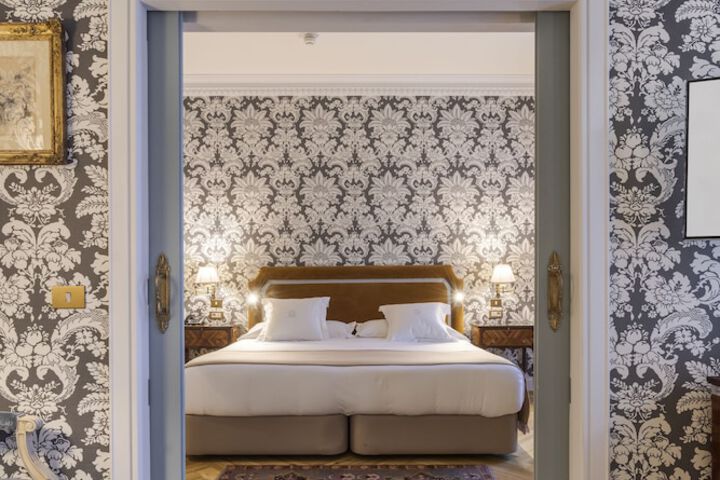 Room 18 of 76