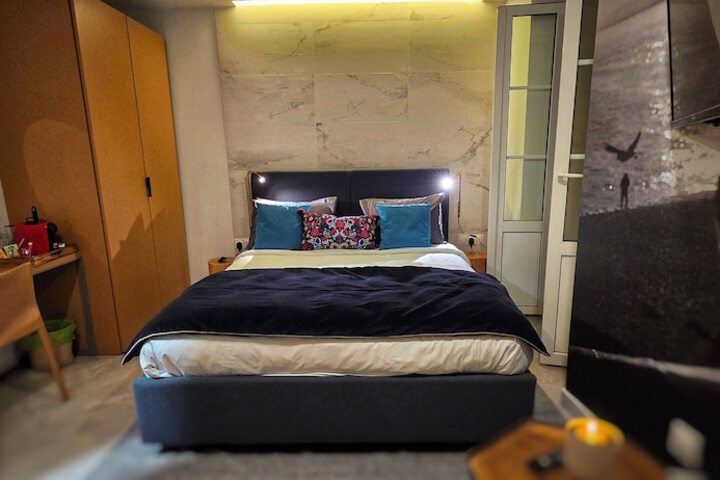 Room 83 of 118