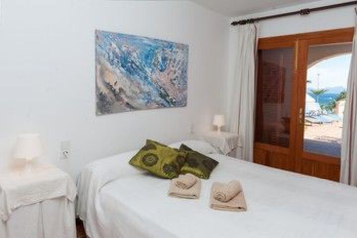 Room 10 of 13