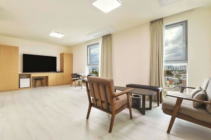 Room 44 of 76
