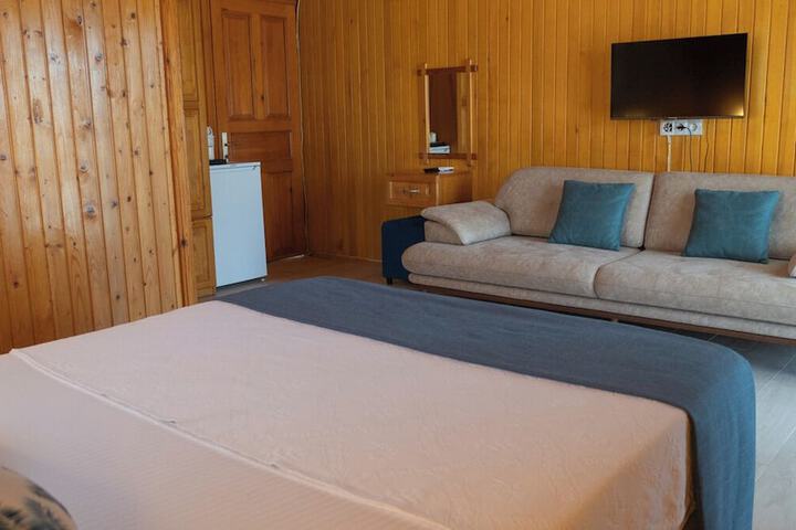 Room 7 of 16