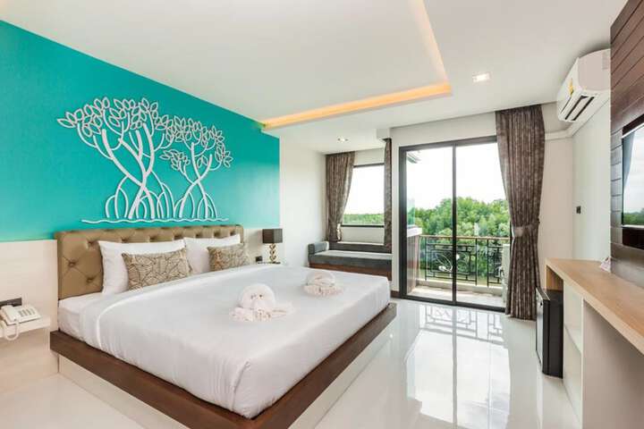 Room 8 of 48