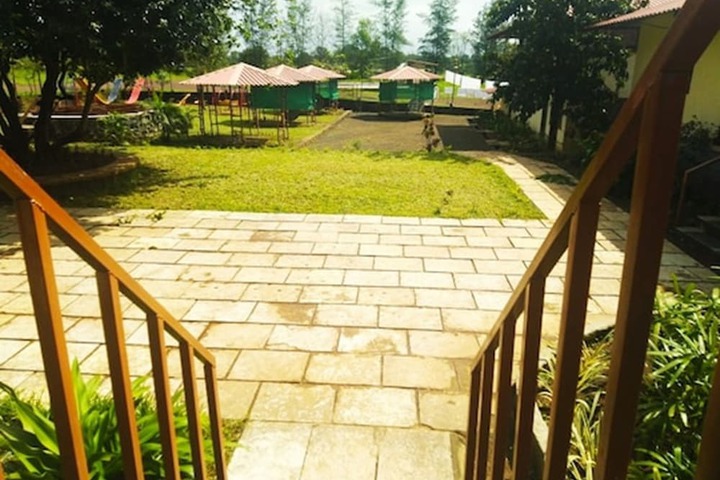 Property Grounds 25 of 31