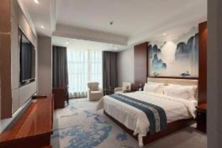 Room 6 of 8