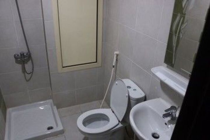 Room 4 of 32