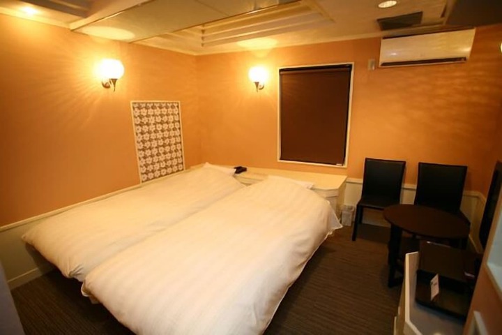 Room 17 of 35