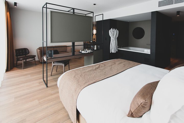Room 13 of 30