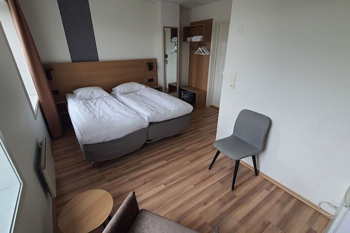 Room 5 of 18