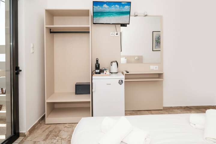 Room 33 of 86