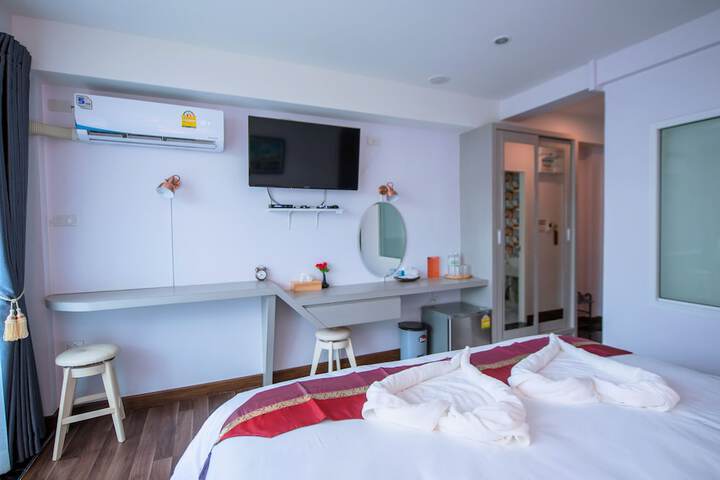 Room 6 of 33