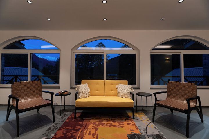 Lounge 45 of 51