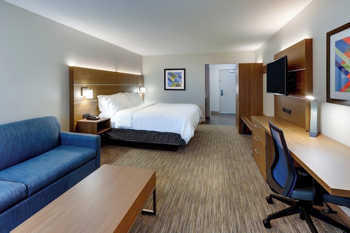 Standard King Bed Accessible (5 of 20)
