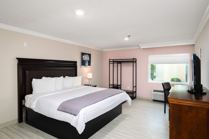 1 King Bed (22 of 23)