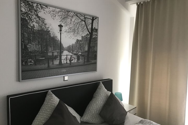 Room 2 of 62