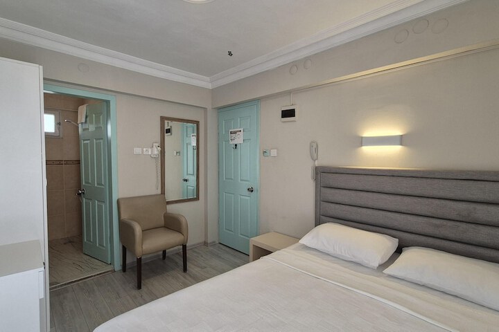 Room 34 of 102
