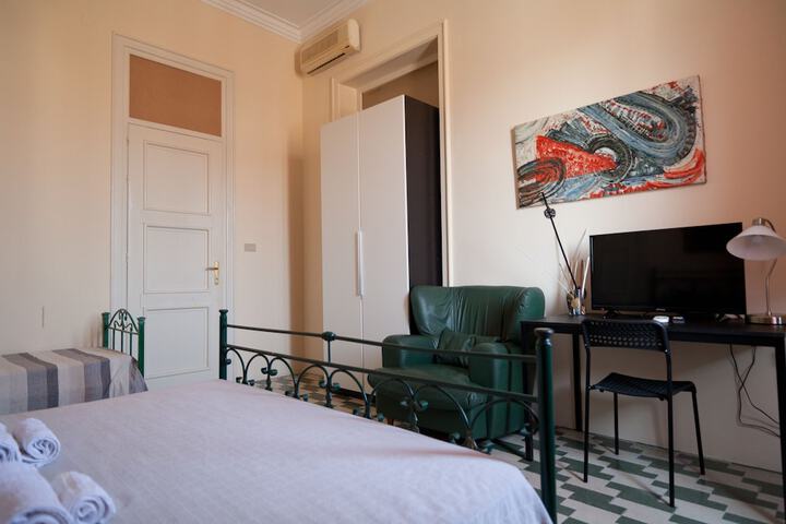 Room 17 of 28