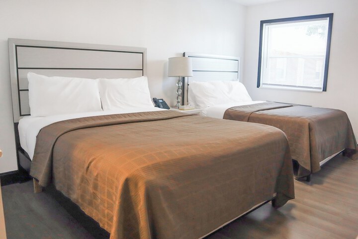 2 Double Beds (7 of 13)