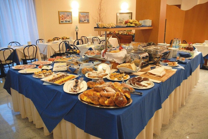 Dining 36 of 43
