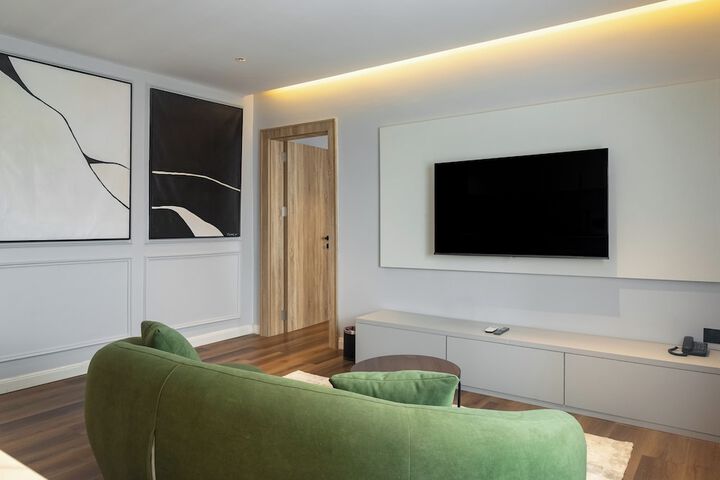 Room 18 of 34