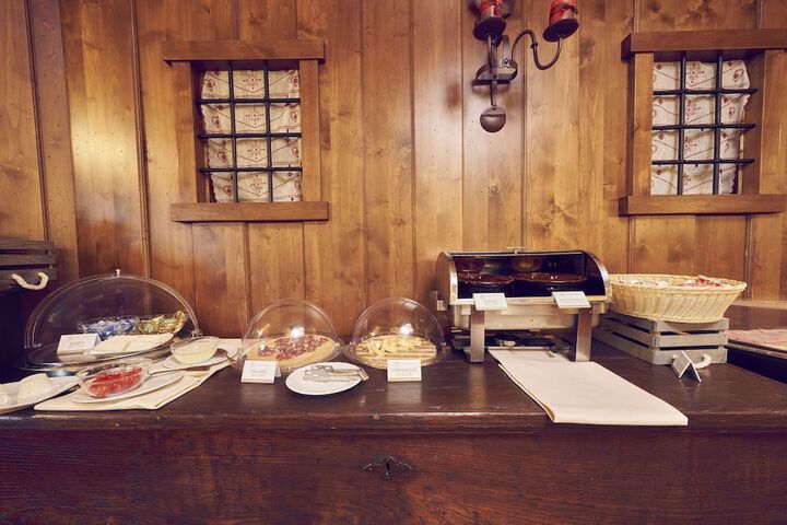 Dining 76 of 111