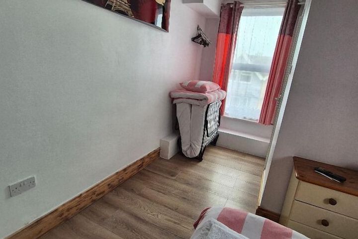 Room 10 of 28