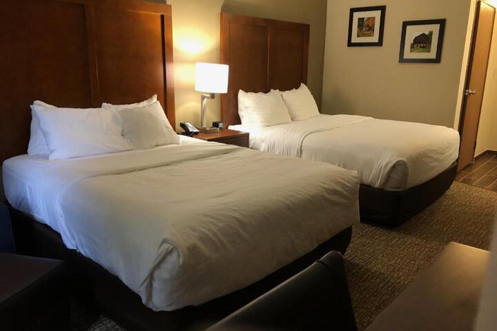 2 Queen Beds (3 of 6)