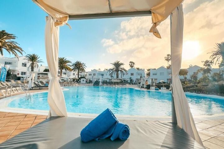 Hotel with Pool