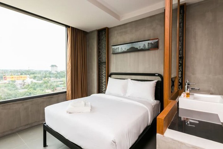 Room 21 of 32