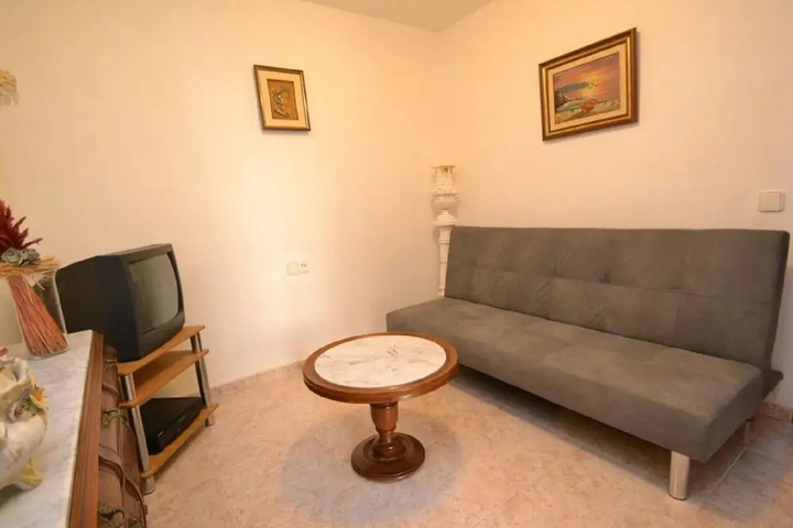 Room 5 of 12