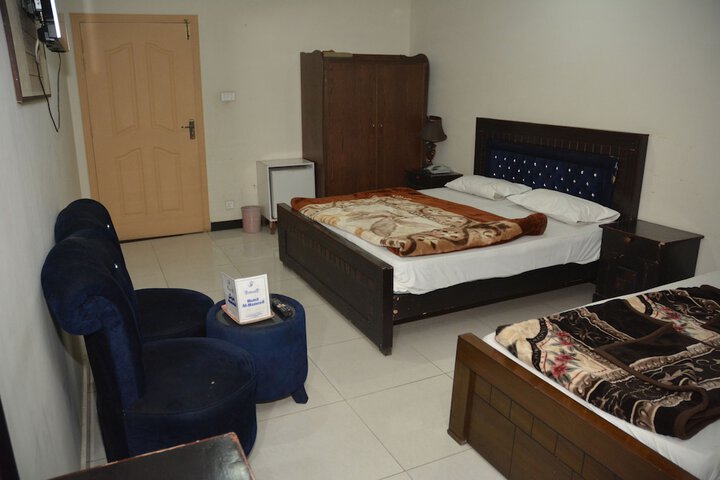 Room 13 of 24