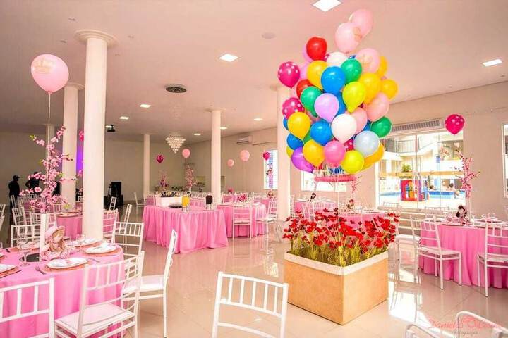 Ballroom/Hall 17 of 22
