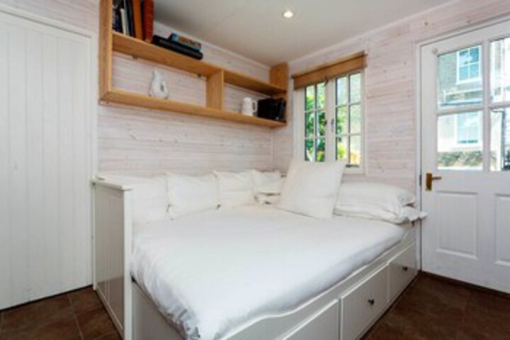 Room 14 of 19