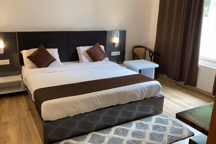 Room 3 of 50