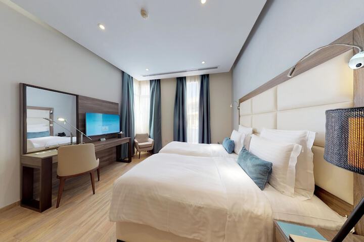 Room 17 of 182