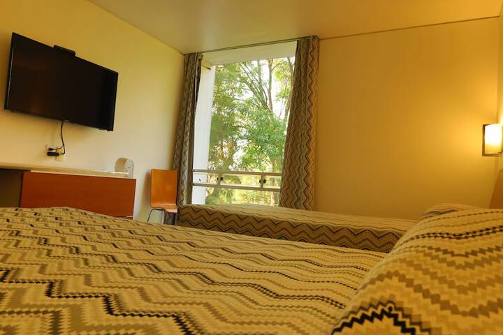 Room 15 of 40