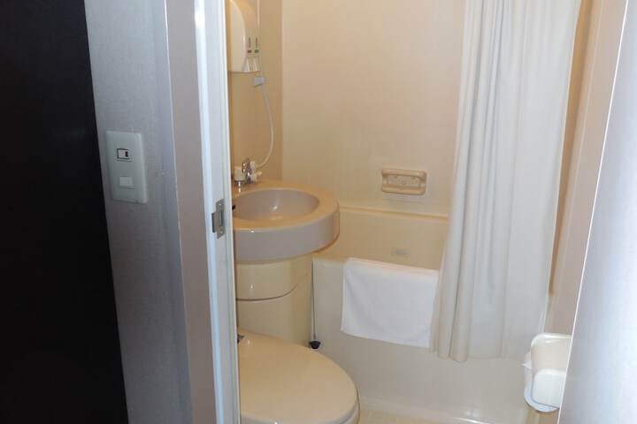 Room 14 of 28