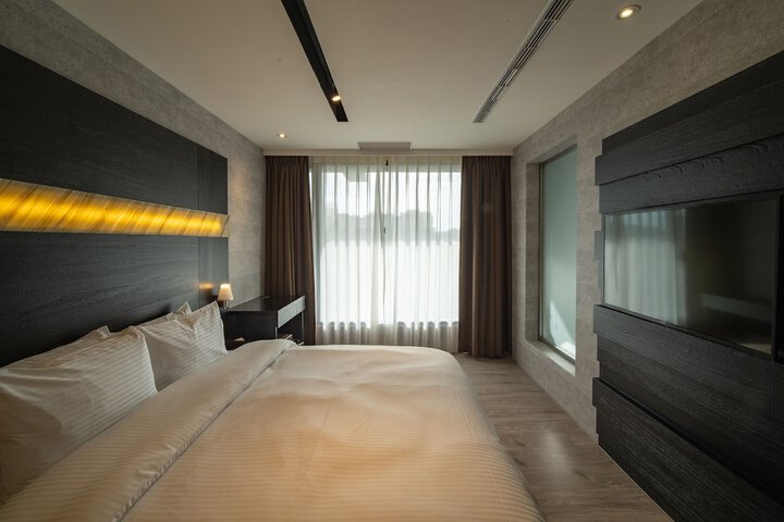 Room 18 of 32