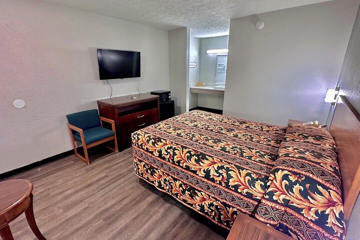 Room 13 of 16