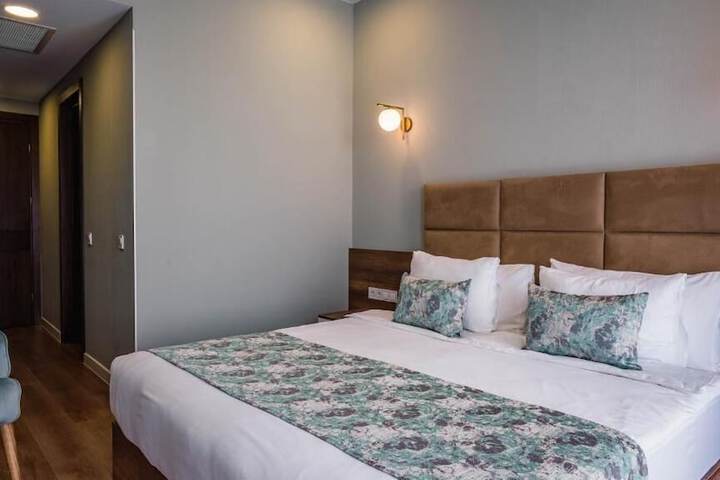 Room 3 of 68