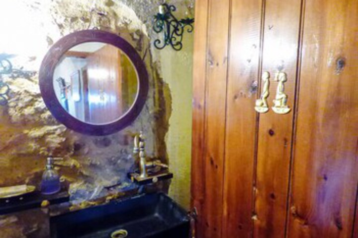 Room 3 of 27