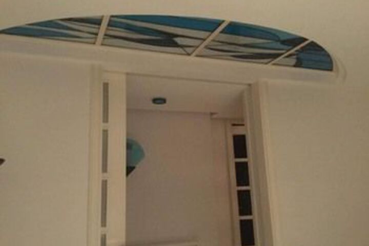 Room 6 of 12